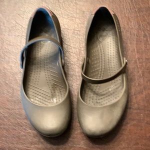 Croc’s taupe Mary Janes.  Size W 8.